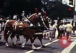 Standbild Bicentennial Parade Washington DC USA, 1976, aus Sekunde 30 historischem Filmmaterial Videoclip 65675027428