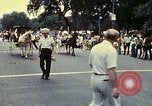 Standbild Bicentennial Parade Washington DC USA, 1976, aus Sekunde 45 historischem Filmmaterial Videoclip 65675027428