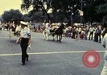 Standbild Bicentennial Parade Washington DC USA, 1976, aus Sekunde 46 historischem Filmmaterial Videoclip 65675027428