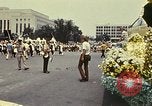 Standbild Bicentennial Parade Washington DC USA, 1976, aus Sekunde 59 historischem Filmmaterial Videoclip 65675027428