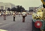 Standbild Bicentennial Parade Washington DC USA, 1976, aus Sekunde 61 historischem Filmmaterial Videoclip 65675027428