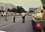 Standbild Bicentennial Parade Washington DC USA, 1976, aus Sekunde 62 historischem Filmmaterial Videoclip 65675027428