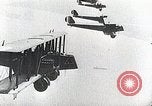 Standbild Wright Brothers frühen Segelflugzeuge United States USA, 1938, aus Sekunde 13 historischem Filmmaterial Videoclip 65675027431