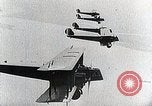 Standbild Wright Brothers frühen Segelflugzeuge United States USA, 1938, aus Sekunde 15 historischem Filmmaterial Videoclip 65675027431