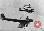Standbild Wright Brothers frühen Segelflugzeuge United States USA, 1938, aus Sekunde 18 historischem Filmmaterial Videoclip 65675027431