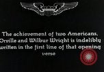 Standbild Wright Brothers frühen Segelflugzeuge United States USA, 1938, aus Sekunde 24 historischem Filmmaterial Videoclip 65675027431