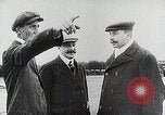Standbild Wright Brothers frühen Segelflugzeuge United States USA, 1938, aus Sekunde 36 historischem Filmmaterial Videoclip 65675027431