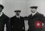 Standbild Wright Brothers frühen Segelflugzeuge United States USA, 1938, aus Sekunde 39 historischem Filmmaterial Videoclip 65675027431