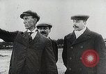 Standbild Wright Brothers frühen Segelflugzeuge United States USA, 1938, aus Sekunde 42 historischem Filmmaterial Videoclip 65675027431