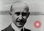 Standbild Wright Brothers frühen Segelflugzeuge United States USA, 1938, aus Sekunde 53 historischem Filmmaterial Videoclip 65675027431