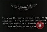 Standbild Wright Brothers frühen Segelflugzeuge United States USA, 1938, aus Sekunde 60 historischem Filmmaterial Videoclip 65675027431
