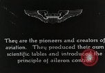Standbild Wright Brothers frühen Segelflugzeuge United States USA, 1938, aus Sekunde 61 historischem Filmmaterial Videoclip 65675027431