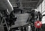 Standbild Mechanik Wartung durchführen Detroit Michigan United States USA, 1928, aus Sekunde 3 historischem Filmmaterial Videoclip 65675027448