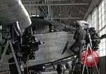 Standbild Mechanik Wartung durchführen Detroit Michigan United States USA, 1928, aus Sekunde 8 historischem Filmmaterial Videoclip 65675027448