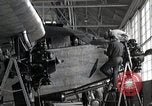 Standbild Mechanik Wartung durchführen Detroit Michigan United States USA, 1928, aus Sekunde 9 historischem Filmmaterial Videoclip 65675027448