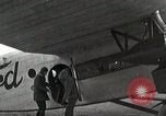 Standbild Mechanik Wartung durchführen Detroit Michigan United States USA, 1928, aus Sekunde 11 historischem Filmmaterial Videoclip 65675027448
