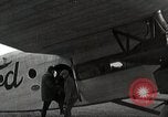 Standbild Mechanik Wartung durchführen Detroit Michigan United States USA, 1928, aus Sekunde 12 historischem Filmmaterial Videoclip 65675027448