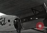 Standbild Mechanik Wartung durchführen Detroit Michigan United States USA, 1928, aus Sekunde 13 historischem Filmmaterial Videoclip 65675027448