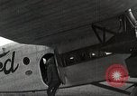 Standbild Mechanik Wartung durchführen Detroit Michigan United States USA, 1928, aus Sekunde 14 historischem Filmmaterial Videoclip 65675027448