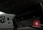 Standbild Mechanik Wartung durchführen Detroit Michigan United States USA, 1928, aus Sekunde 15 historischem Filmmaterial Videoclip 65675027448