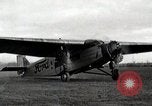 Standbild Mechanik Wartung durchführen Detroit Michigan United States USA, 1928, aus Sekunde 16 historischem Filmmaterial Videoclip 65675027448