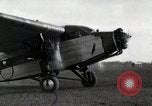 Standbild Mechanik Wartung durchführen Detroit Michigan United States USA, 1928, aus Sekunde 21 historischem Filmmaterial Videoclip 65675027448