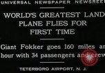 Standbild Fokker F-32 Flugzeuge Teterboro airport New jersey USA, 1928, aus Sekunde 9 historischem Filmmaterial Videoclip 65675027464