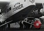 Standbild Fokker F-32 Flugzeuge Teterboro airport New jersey USA, 1928, aus Sekunde 25 historischem Filmmaterial Videoclip 65675027464