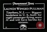 Standbild Männer Teterboro airport New jersey USA, 1928, aus Sekunde 17 historischem Filmmaterial Videoclip 65675027465