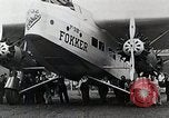 Standbild Männer Teterboro airport New jersey USA, 1928, aus Sekunde 22 historischem Filmmaterial Videoclip 65675027465