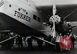 Standbild Männer Teterboro airport New jersey USA, 1928, aus Sekunde 24 historischem Filmmaterial Videoclip 65675027465