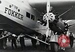 Standbild Männer Teterboro airport New jersey USA, 1928, aus Sekunde 25 historischem Filmmaterial Videoclip 65675027465