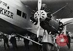 Standbild Männer Teterboro airport New jersey USA, 1928, aus Sekunde 26 historischem Filmmaterial Videoclip 65675027465