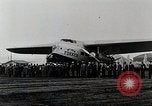 Standbild Männer Teterboro airport New jersey USA, 1928, aus Sekunde 30 historischem Filmmaterial Videoclip 65675027465