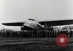 Standbild Männer Teterboro airport New jersey USA, 1928, aus Sekunde 31 historischem Filmmaterial Videoclip 65675027465