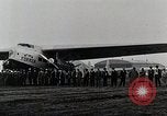Standbild Männer Teterboro airport New jersey USA, 1928, aus Sekunde 39 historischem Filmmaterial Videoclip 65675027465