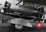 Standbild Männer Teterboro airport New jersey USA, 1928, aus Sekunde 40 historischem Filmmaterial Videoclip 65675027465