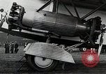 Standbild Männer Teterboro airport New jersey USA, 1928, aus Sekunde 42 historischem Filmmaterial Videoclip 65675027465