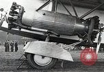 Standbild Männer Teterboro airport New jersey USA, 1928, aus Sekunde 45 historischem Filmmaterial Videoclip 65675027465