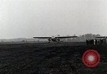 Standbild Männer Teterboro airport New jersey USA, 1928, aus Sekunde 62 historischem Filmmaterial Videoclip 65675027465