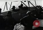 Immagine di Gli uomini United States USA, 1928, secondo 26 filmato di repertorio 65675027473