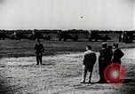 Immagine di Gli uomini Michigan United States USA, 1928, secondo 33 filmato di repertorio 65675027474
