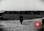 Immagine di Gli uomini Michigan United States USA, 1928, secondo 37 filmato di repertorio 65675027474