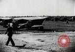 Immagine di Gli uomini Michigan United States USA, 1928, secondo 45 filmato di repertorio 65675027474