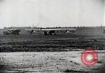 Immagine di Gli uomini Michigan United States USA, 1928, secondo 62 filmato di repertorio 65675027474