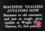 Standbild früher Flugsimulator Dayton Ohio USA, 1935, aus Sekunde 11 historischem Filmmaterial Videoclip 65675027483
