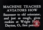 Standbild früher Flugsimulator Dayton Ohio USA, 1935, aus Sekunde 12 historischem Filmmaterial Videoclip 65675027483