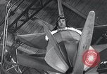 Standbild früher Flugsimulator Dayton Ohio USA, 1935, aus Sekunde 16 historischem Filmmaterial Videoclip 65675027483