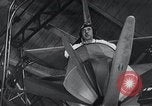Standbild früher Flugsimulator Dayton Ohio USA, 1935, aus Sekunde 25 historischem Filmmaterial Videoclip 65675027483