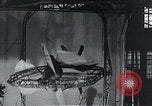 Standbild früher Flugsimulator Dayton Ohio USA, 1935, aus Sekunde 36 historischem Filmmaterial Videoclip 65675027483